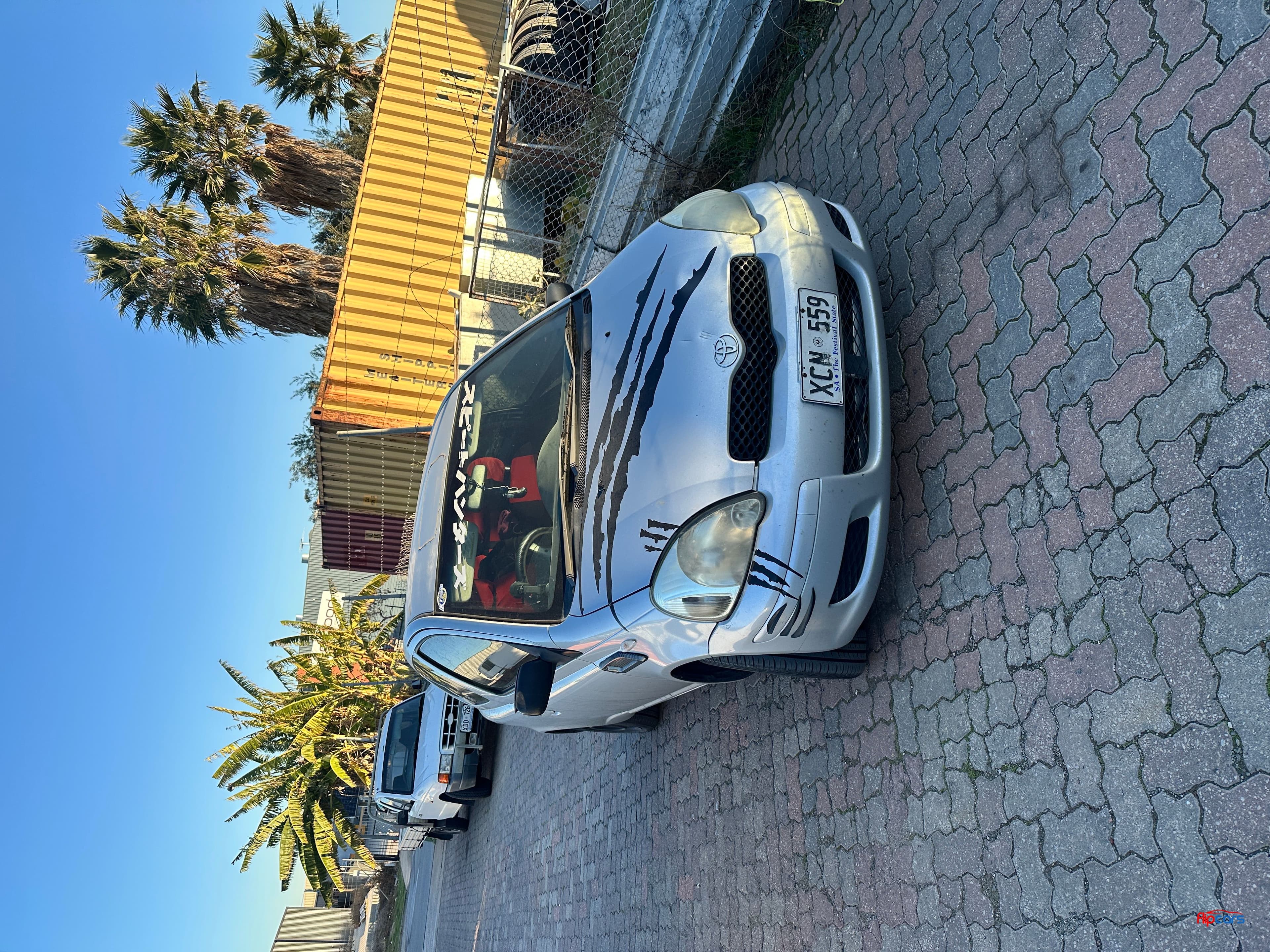 2004 Toyota COROLLA Hatchback - Thumbnail 3